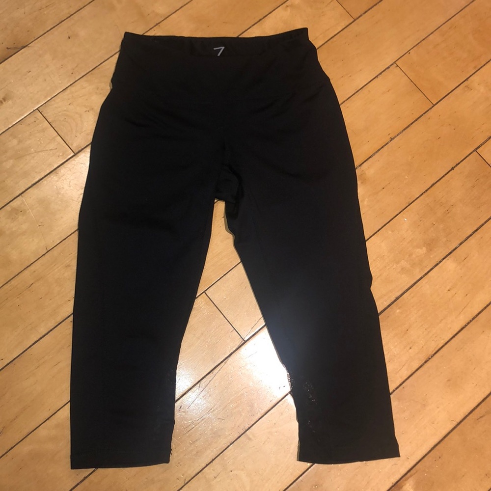 Black cropped Zella workout pants